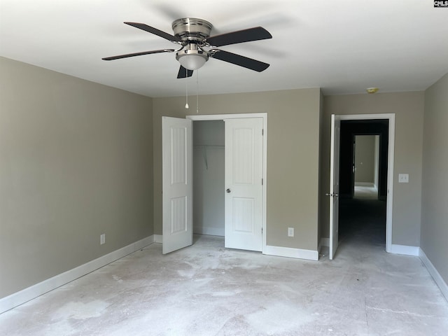 unfurnished bedroom with ceiling fan and a closet