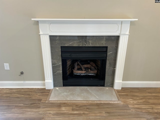 details featuring hardwood / wood-style flooring