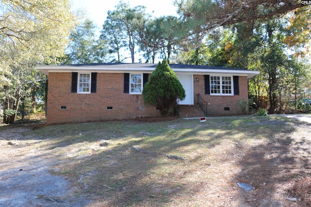 single story home featuring a front yard