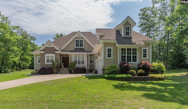 view of front of home featuring a front lawn