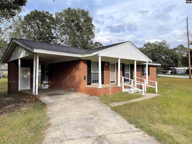 view of front of house featuring a front yard, a carport, and covered porch