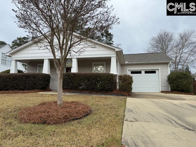 view of front of house with a front lawn and a garage