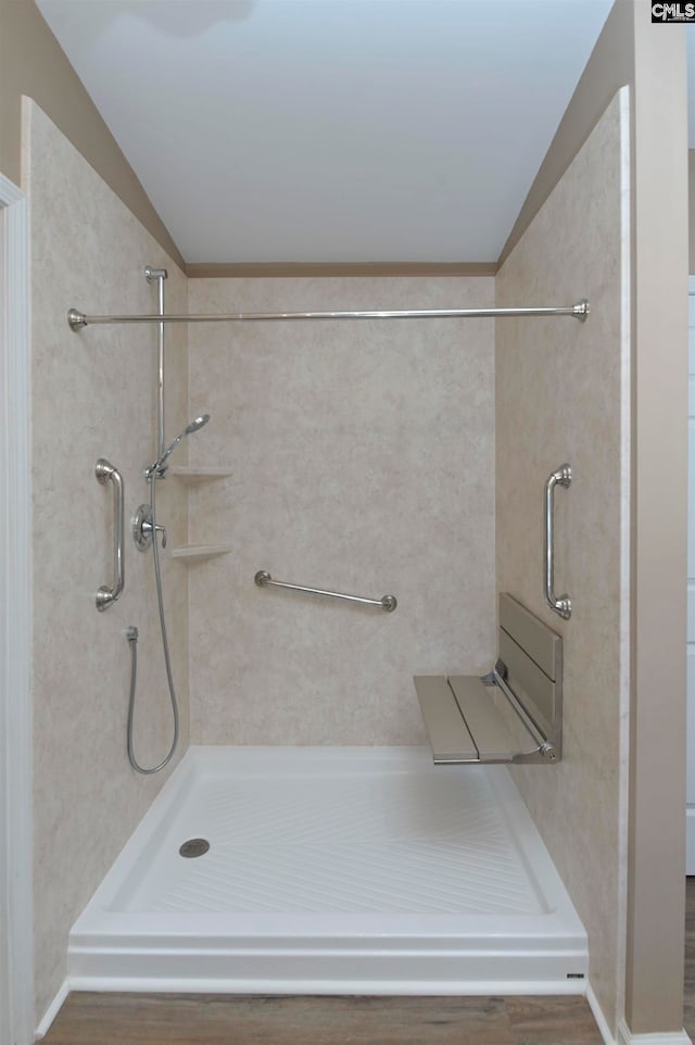 bathroom featuring lofted ceiling and tiled shower