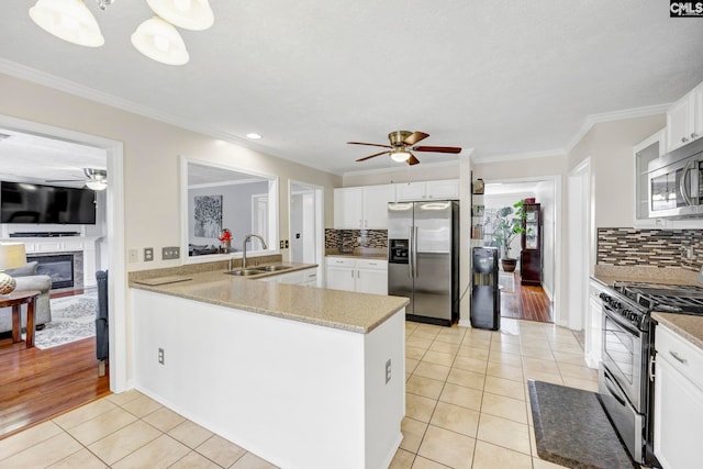 kitchen featuring white cabinetry, stainless steel appliances, light hardwood / wood-style flooring, kitchen peninsula, and crown molding