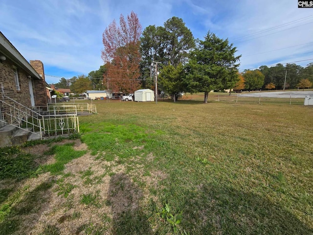 view of yard with a shed