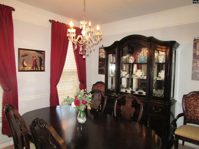 dining room featuring crown molding and a notable chandelier