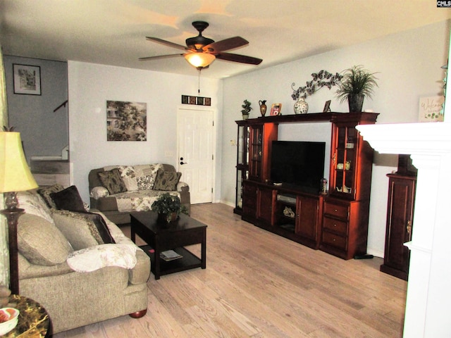 living room with light wood-type flooring and ceiling fan