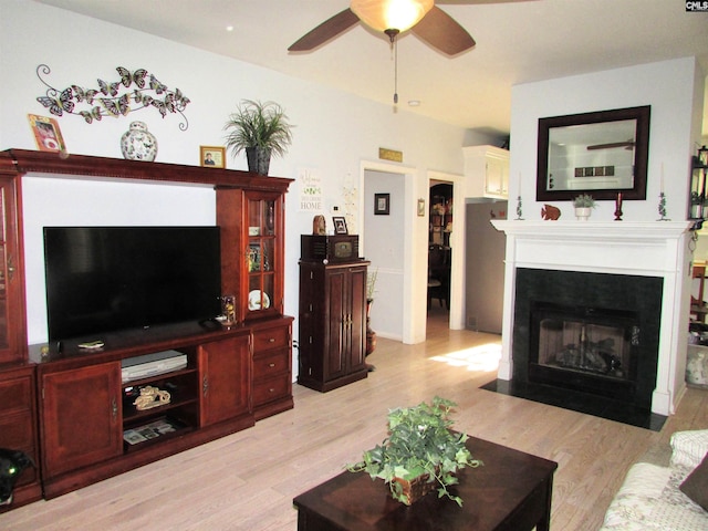 living room featuring light hardwood / wood-style flooring and ceiling fan