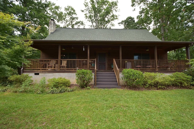 view of front facade featuring a porch and a front lawn