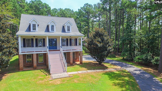 view of front of property featuring a porch and a front yard