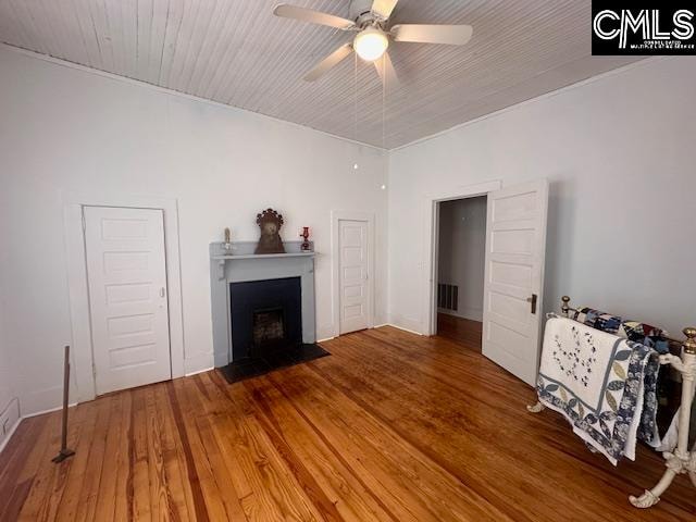 living room featuring ceiling fan and hardwood / wood-style floors