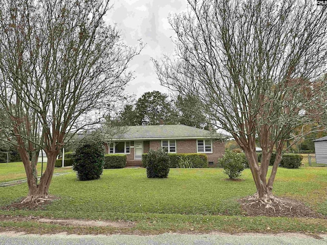 ranch-style house featuring a front lawn