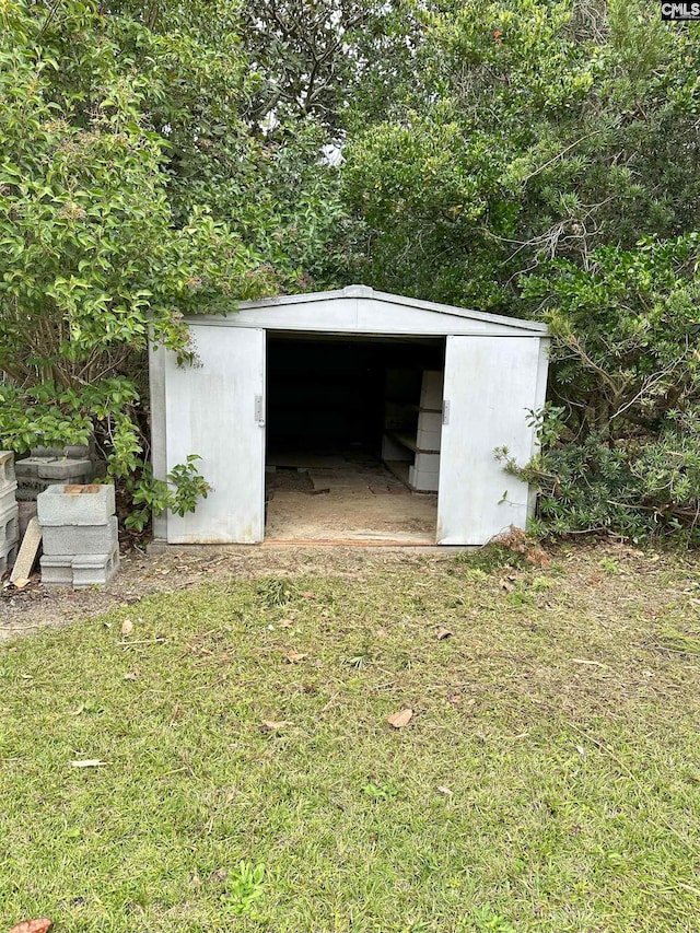 view of outbuilding with a yard