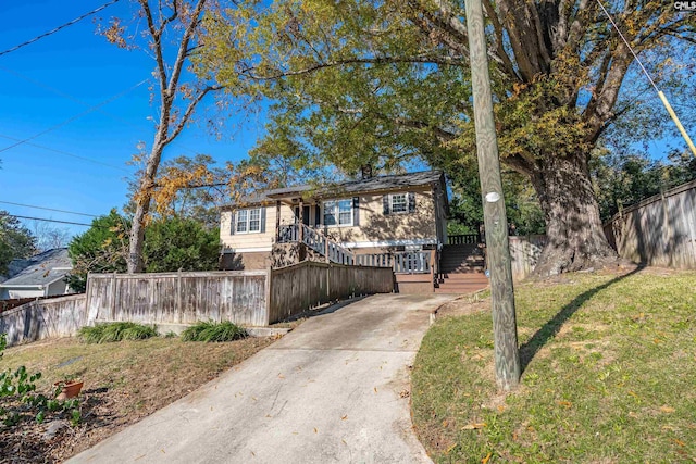 view of front of home with a front lawn