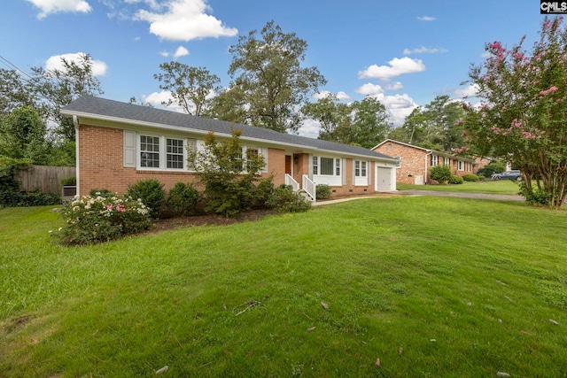 ranch-style house featuring a front yard