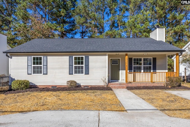 ranch-style home featuring covered porch and a front yard