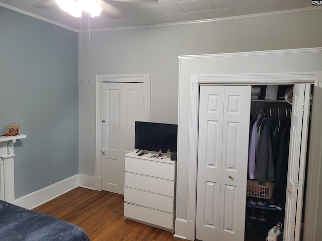 bedroom with ceiling fan, dark wood-type flooring, and ornamental molding