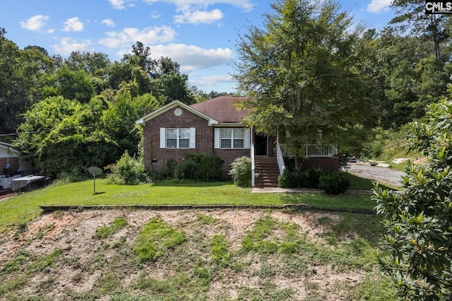 view of front of property with a front yard