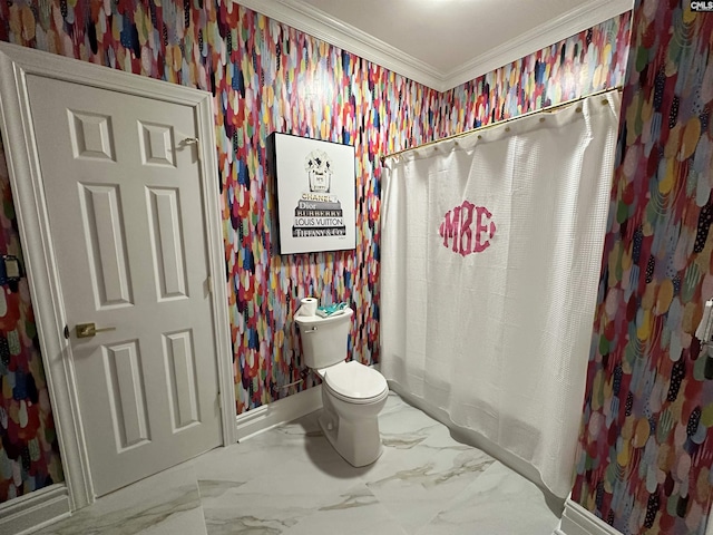 bathroom featuring a shower with curtain, toilet, and crown molding