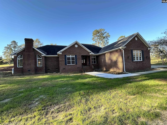 view of front of home featuring a front yard