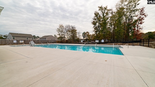 view of swimming pool