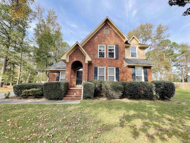 front facade featuring a front yard