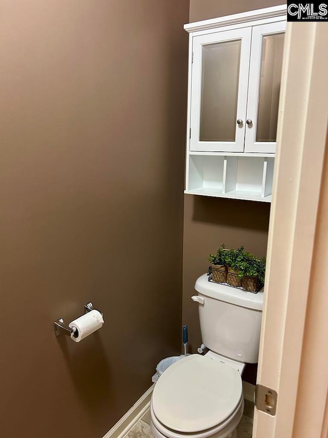 bathroom featuring toilet