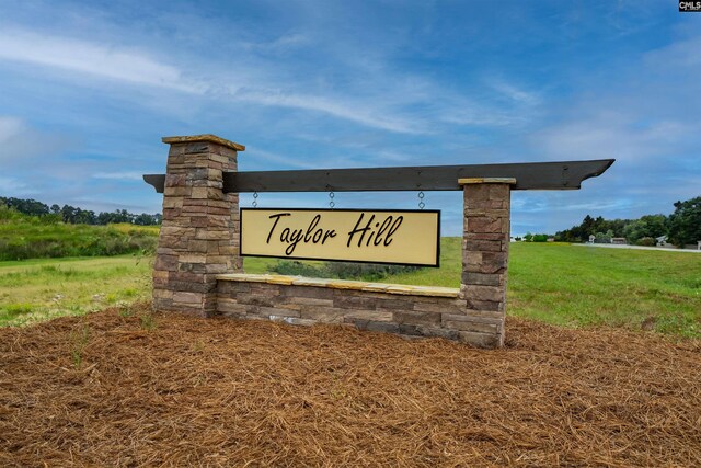 community sign featuring a rural view and a yard