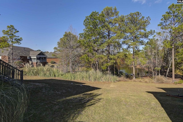 view of yard featuring a water view