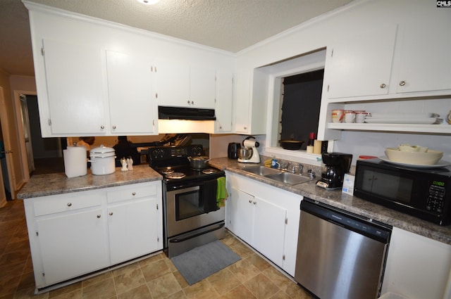 kitchen with sink, appliances with stainless steel finishes, a textured ceiling, white cabinets, and ornamental molding