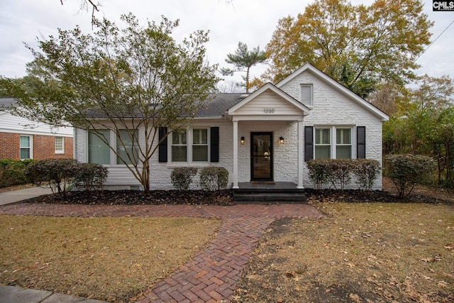 single story home featuring a front yard