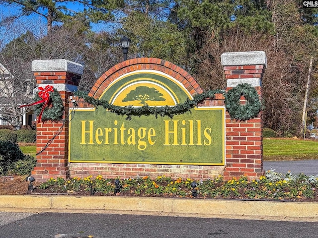 view of community / neighborhood sign