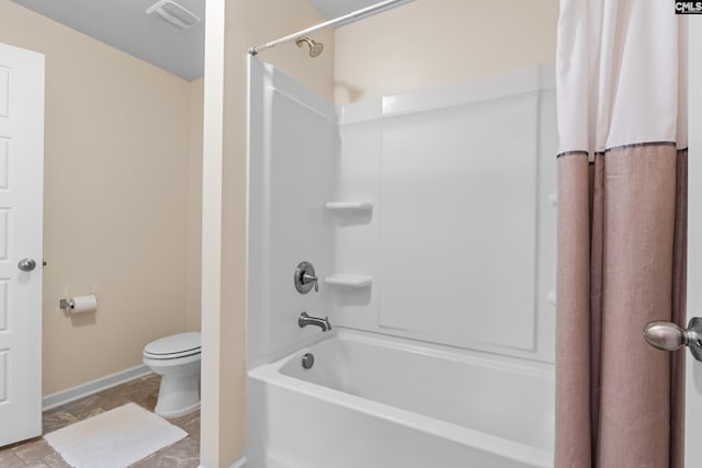 bathroom featuring toilet and shower / tub combo with curtain