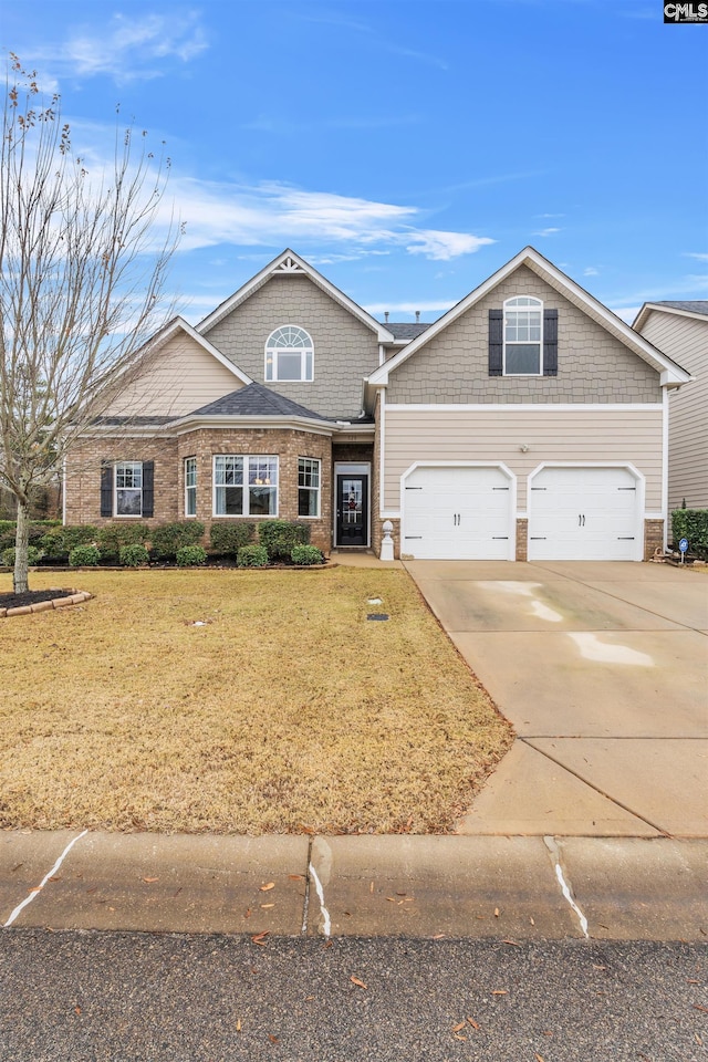 view of front of property featuring a front lawn