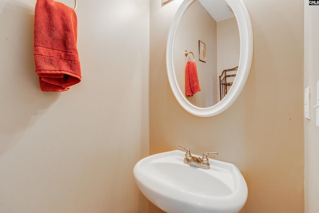 bathroom featuring sink