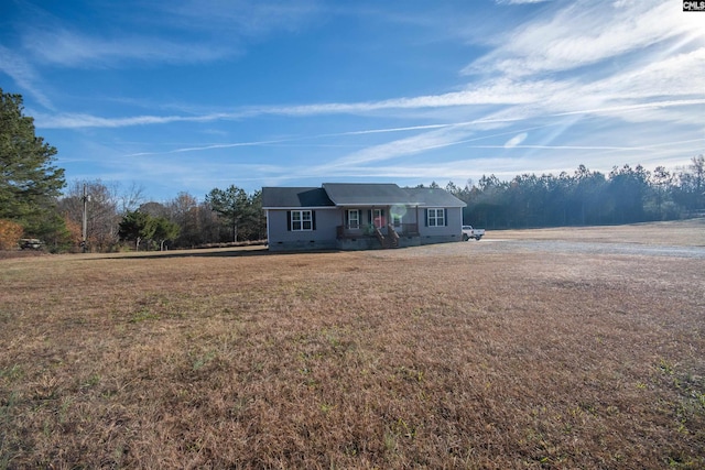 single story home featuring a front lawn