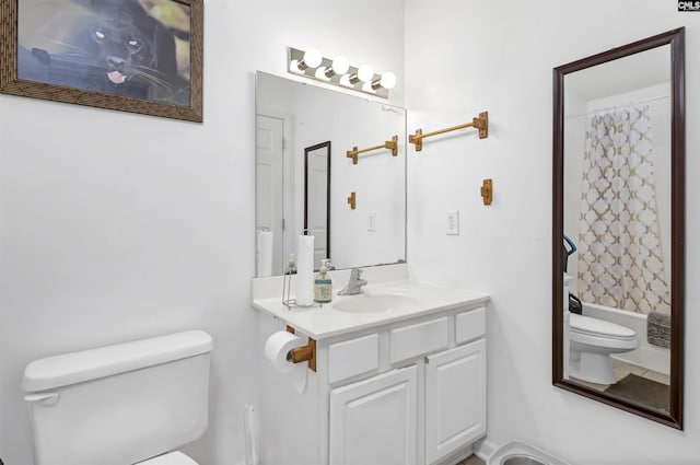 full bathroom with shower / bath combination with curtain, vanity, and toilet