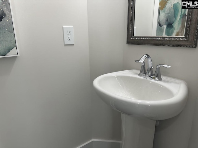 bathroom featuring sink