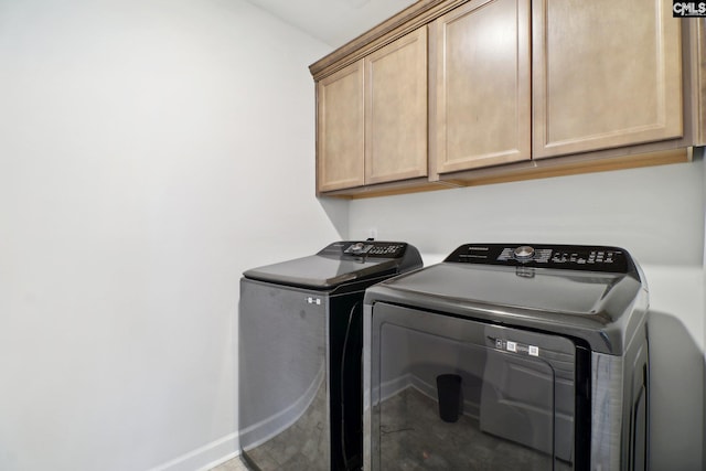 washroom featuring cabinets and washing machine and dryer