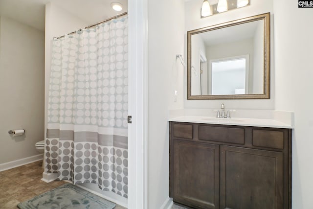 bathroom with vanity, a shower with shower curtain, and toilet