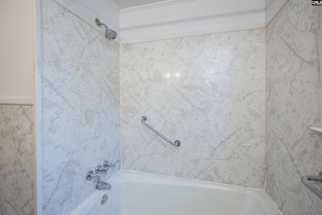 bathroom with tiled shower / bath combo