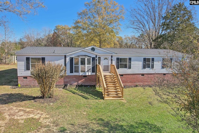 manufactured / mobile home with a front lawn