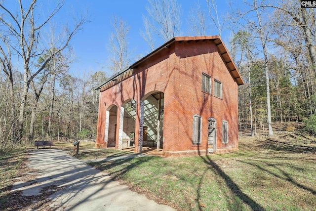 view of outdoor structure