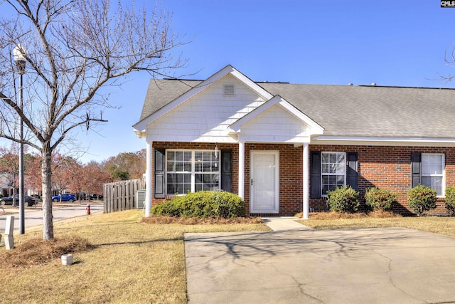 view of front of house with a front yard