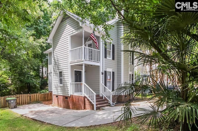 view of front of property with a balcony