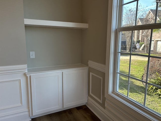 details with hardwood / wood-style flooring