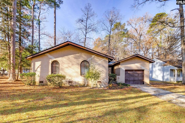 view of front of house featuring a garage and a front lawn