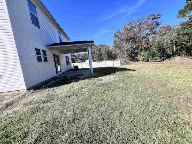 view of yard featuring a patio