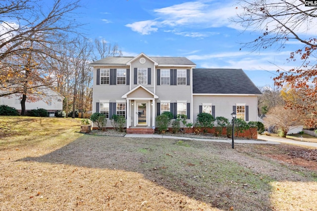 colonial inspired home featuring a front yard