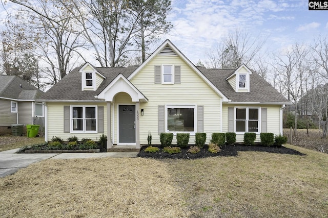 new england style home featuring a front lawn